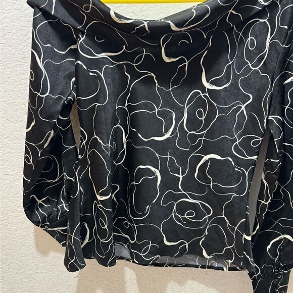 NWT ASTR The Label Asymmetrical Black & White Ruffle Abstract Blouse Size XS - Picture 6 of 9